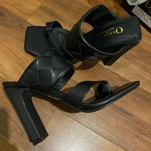 Toe strap Square toe block heels